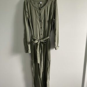 NEVER WORN old navy jumpsuit!